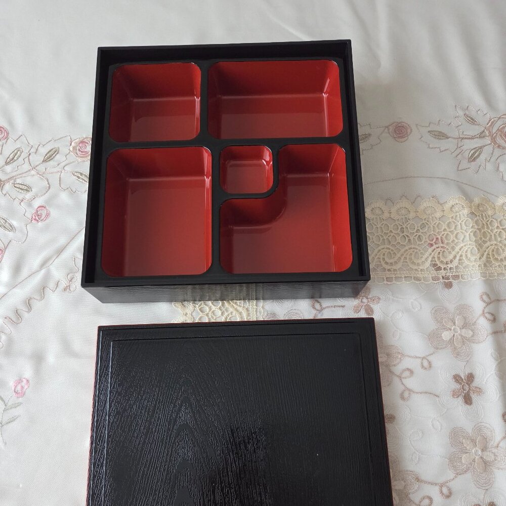 NWOT Japanese Style Bento Box